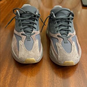 Yeezy Boost 700 Mauve